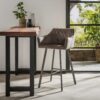 D - Hoyz - Barstoel Velvet Okergeel - Met arm en rugleuning - Zwart Metalen Onderstel - Per 2 Stuks